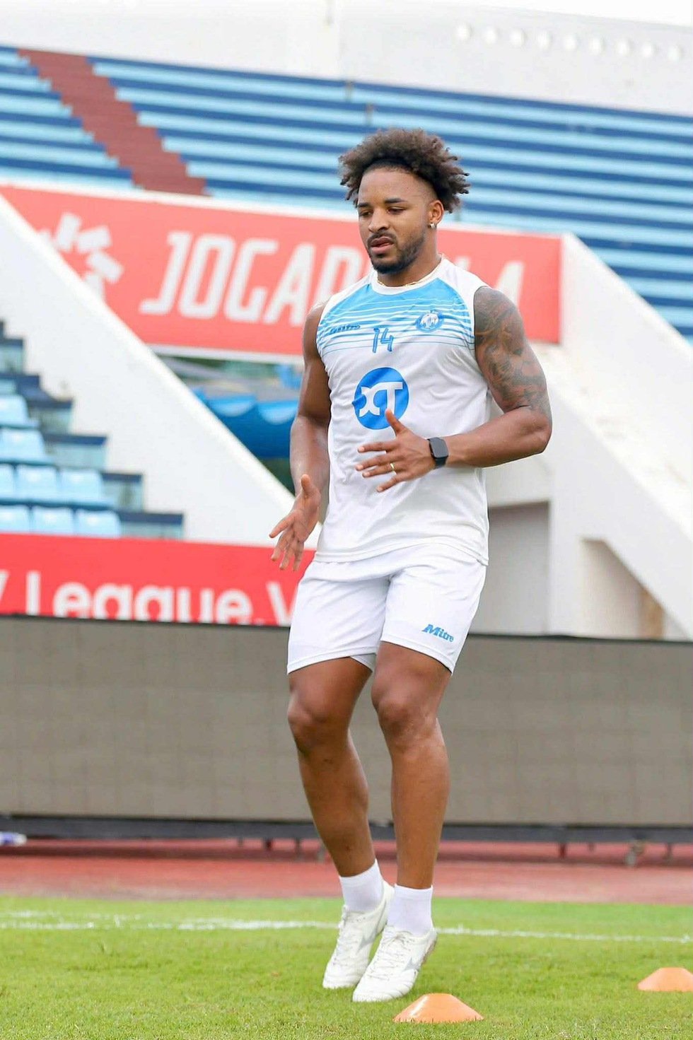 Xuân Son đi giày đinh, tập cùng đội Nam Định trước ngày nhận cúp vô địch V-League- Ảnh 1.