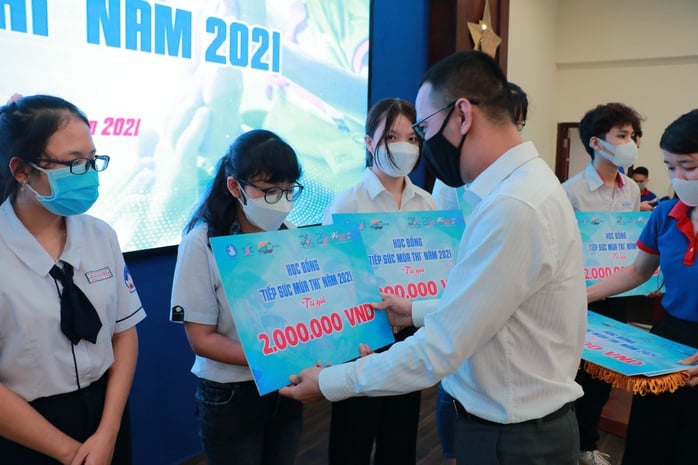 25 năm Tiếp sức mùa thi: Hơn 5 triệu lượt thí sinh được hỗ trợ - Ảnh 2.