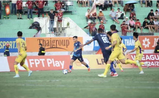 CLB Hà Nội ‘tiễn’ Bình Định xuống hạng, SHB Đà Nẵng đá play-off ảnh 1