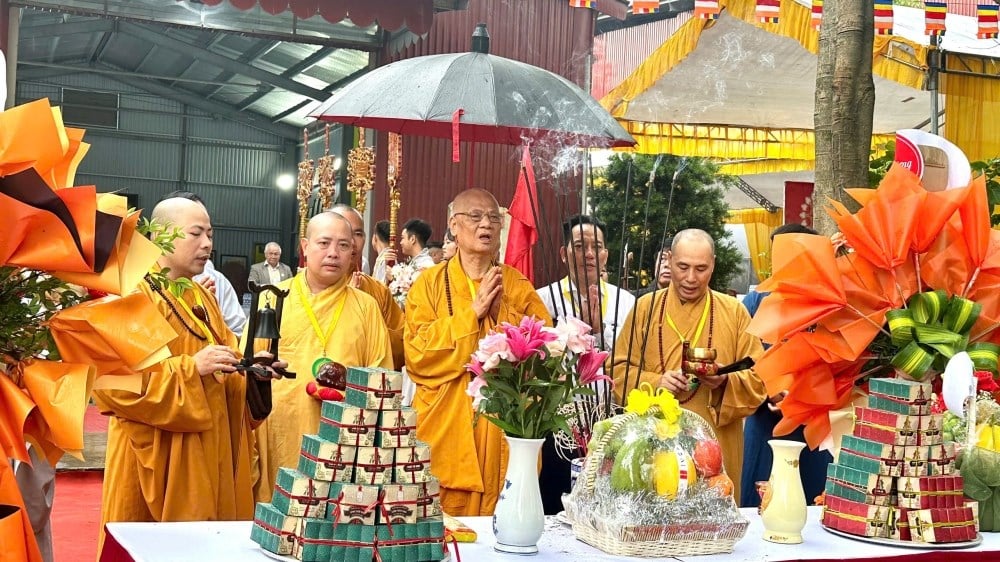 Beginn des Projekts zur Restaurierung und Verschönerung der alten Phuc Lam-Pagode – Foto 1