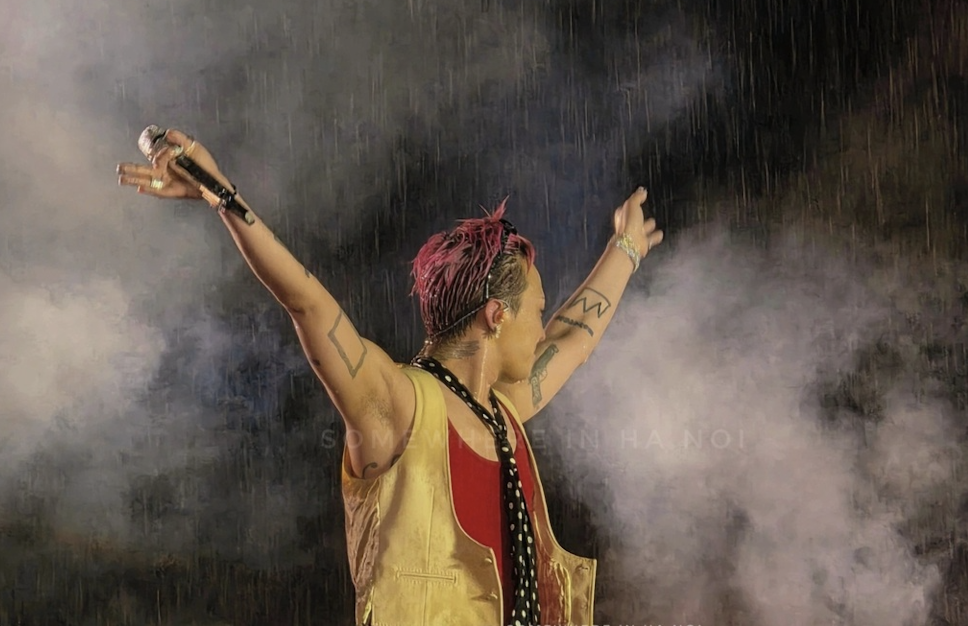 G-Dragon đội mưa hát 5 bài, BTC không chào từ biệt khiến vạn fan hụt hẫng