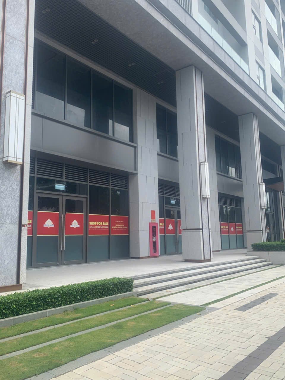"Phố nhà giàu" Phú Mỹ Hưng đìu hiu, mặt bằng cho thuê treo bảng dài ngày, vắng người thuê- Ảnh 3.
