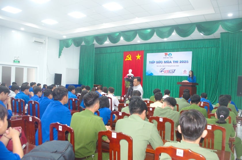 Hàng chục nghìn thanh niên tình nguyện ra quân 'Tiếp sức mùa thi' năm 2025 ảnh 1