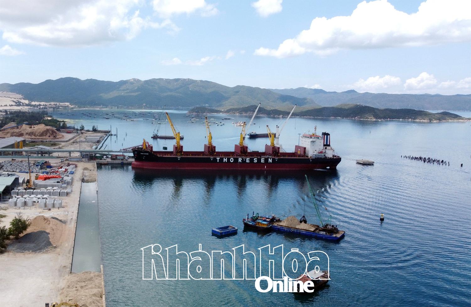 Cảng tổng hợp Bắc Vân Phong.