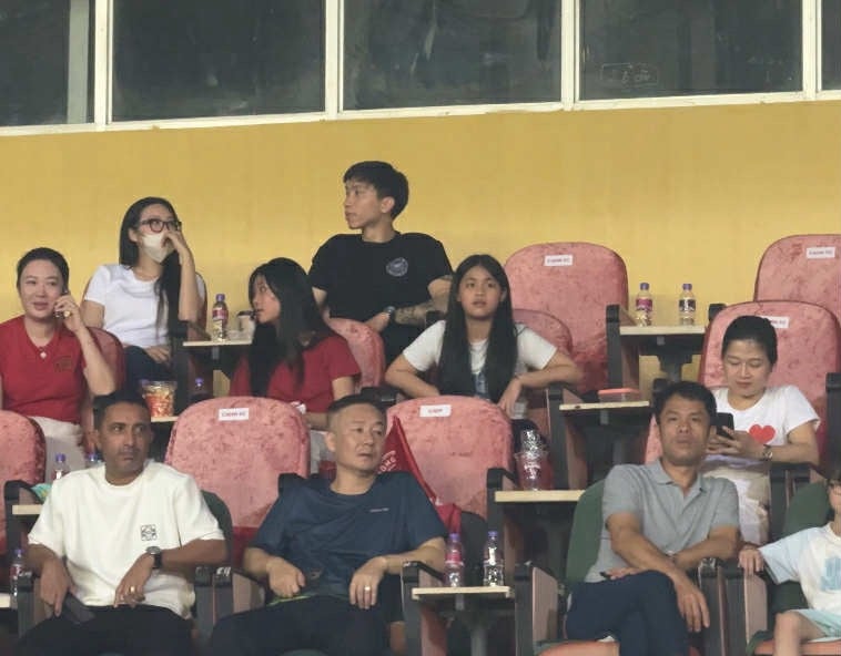 Đoàn Văn Hậu đến chia vui, không nhận HCĐ cùng CLB CAHN- Ảnh 1.