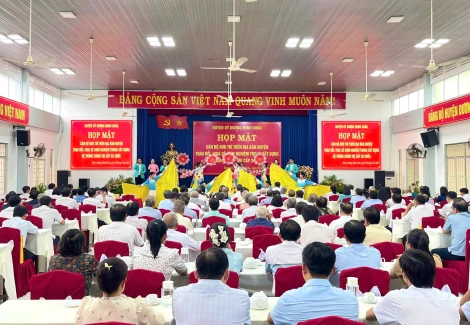 Duong Minh Chau District: Meeting with retired officials, exchanging experiences in building a new commune-level political system