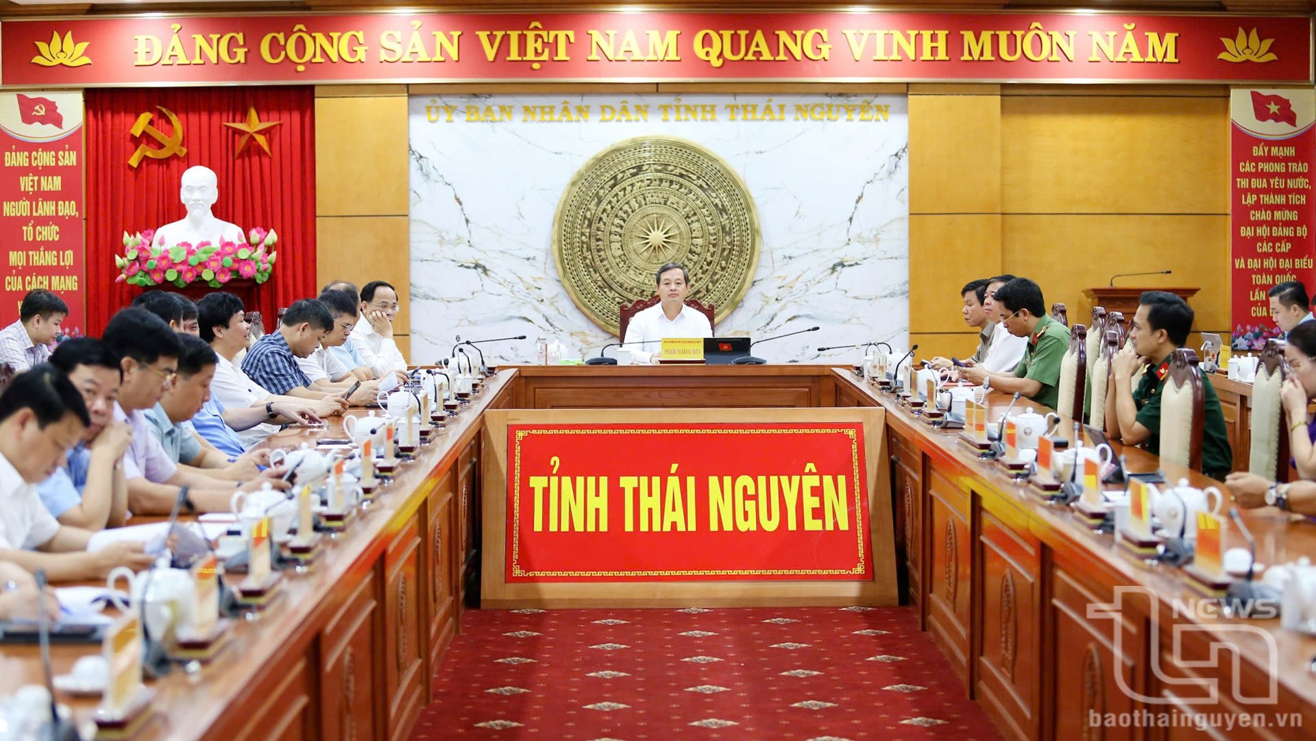 Đồng chí Phạm Hoàng Sơn, Phó Bí thư Thường trực Tỉnh ủy, Chủ tịch HĐND tỉnh và các đại biểu tham dự Hội nghị tại điểm cầu Thái Nguyên.