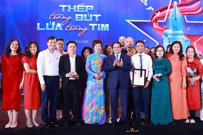 Lễ trao Giải Báo chí Quốc gia lần thứ 19 - năm 2024: Thủ tướng dự và trao giải A cho các tác giả đoạt giải