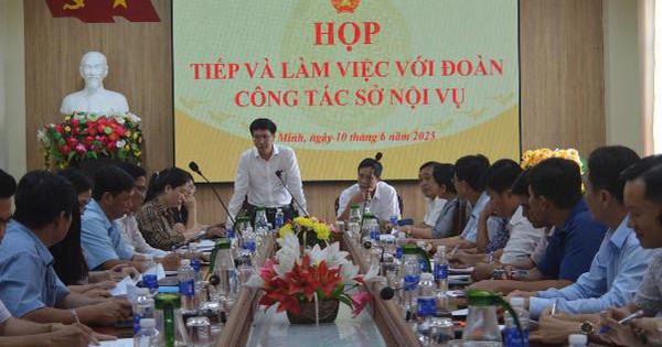 Kien Giang ត្រួតពិនិត្យ និងណែនាំការងារឯកសារ និងបណ្ណសារក្នុងអំឡុងពេលដំណើរការរៀបចំឧបករណ៍។