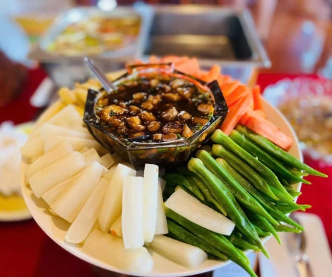 តៃនិញ, ឆ្ងាយ, បាត់, ឆ្ងាយ, បាត់