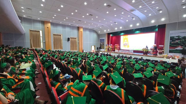 Trường ĐH Đà Lạt tổ chức lễ tốt nghiệp cho 1 . 400 Sinh viên năm 2025 - Ảnh 4.