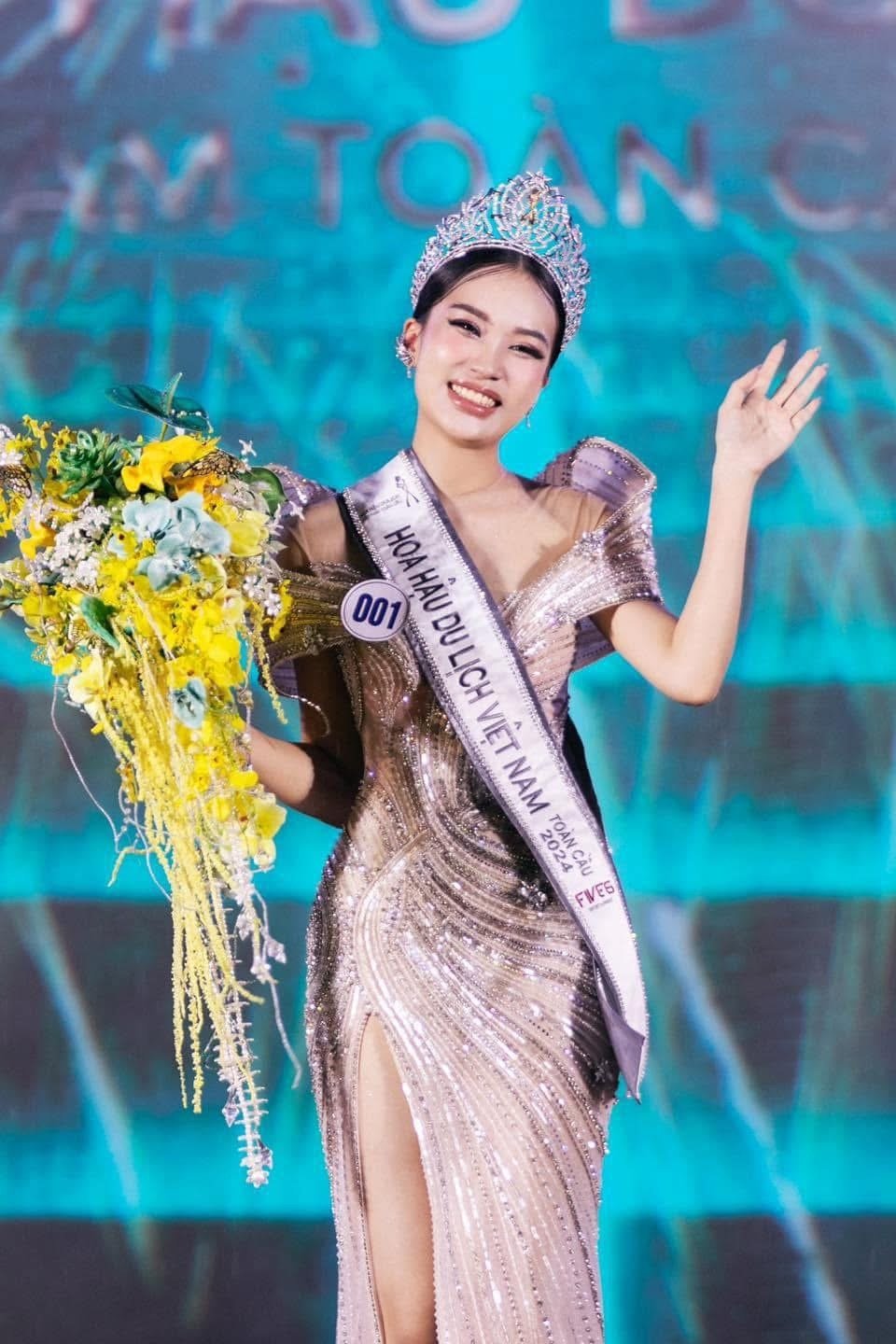 Hoa hậu Hoàn vũ và 7 hoa hậu đăng quang khi mặc váy của một nhà thiết kế - 7