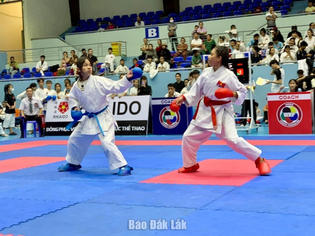 Võ sĩ thi đấu nội dung kata nữ