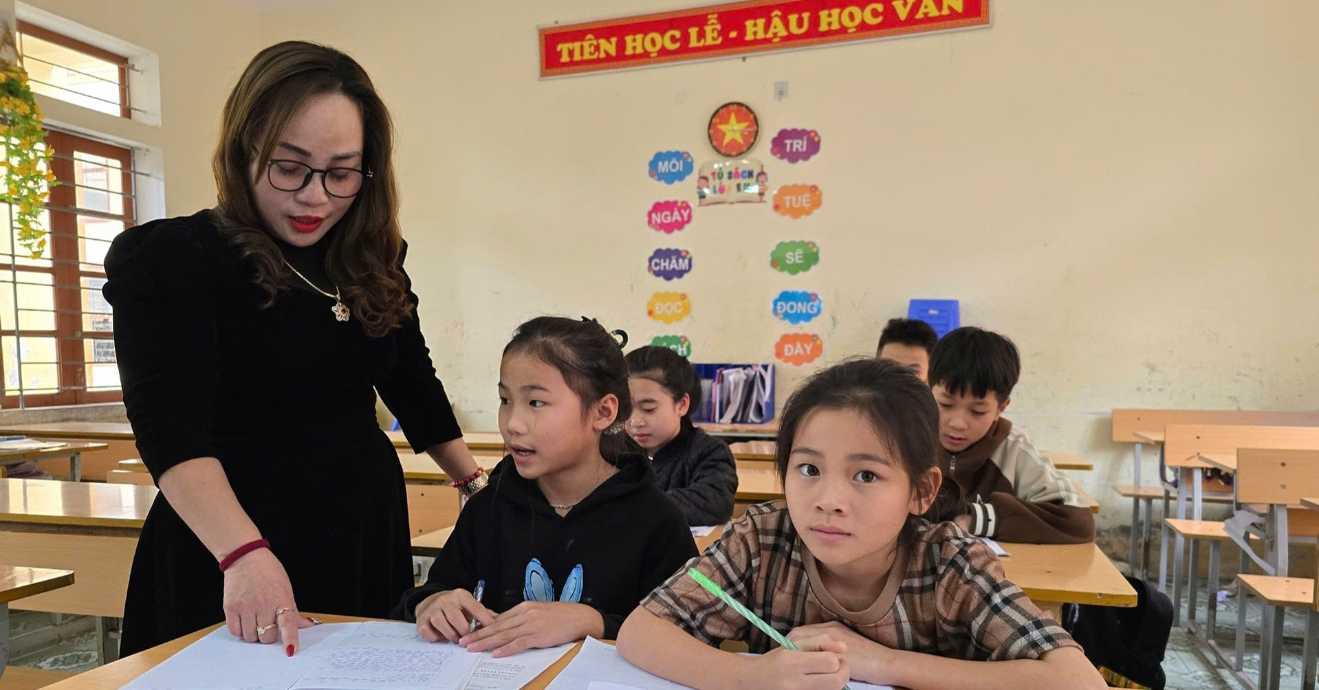 Dạy thêm trong nhà trường, mỗi lớp không được vượt quá 45 học sinh