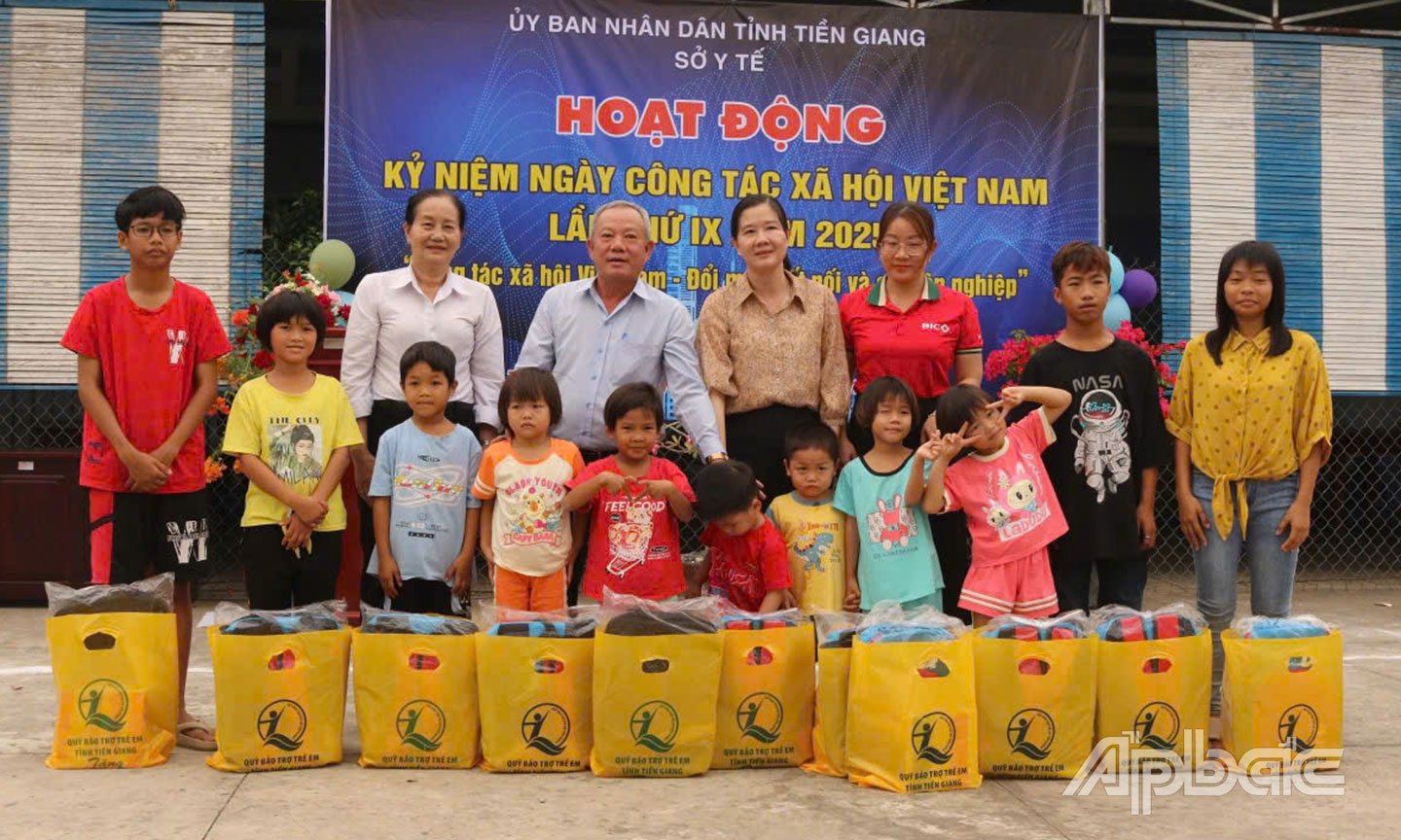 ជូនអំណោយដល់កុមារនៅមណ្ឌលសង្គមកិច្ចខេត្ត Tien Giang។
