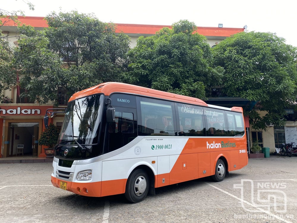 Công ty CP Thương mại và Du lịch Hà Lan bố trí khoảng 20 xe ô tô loại 9, 11, 16, 45 chỗ ngồi để đáp ứng nhu cầu đi lại trong ngày cho các cán bộ, công chức, viên chức từ Bắc Kạn về trung tâm hành chính tỉnh Thái Nguyên làm việc.