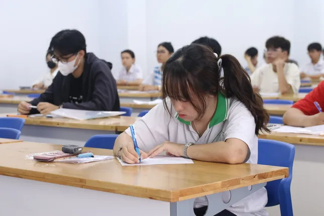 Ciudad Ho Chi Minh anuncia los resultados de los exámenes de décimo grado y el método detallado de búsqueda de resultados (foto 1)