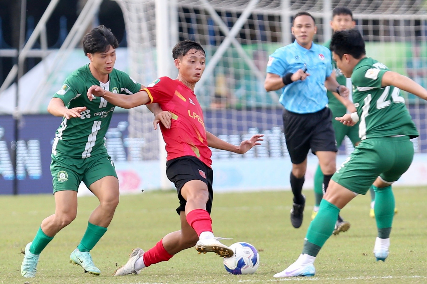 CLB Bình Phước: Công Phượng quyết thêm suất V-League cho bóng đá miền Nam- Ảnh 3.