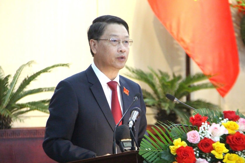 Chủ tịch HĐND TP Đà Nẵng Ngô Xuân Thắng báo cáo tại kỳ họp. (Ảnh: T.V).