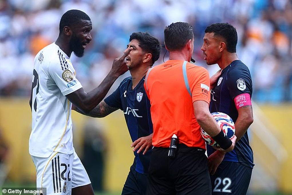 الحادثة أغضبت ريال مدريد والفيفا يحقق - 1