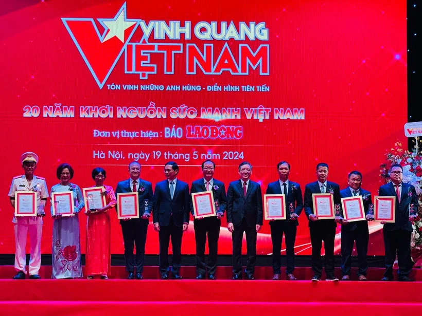 Vietnam Glory ផ្តល់កិត្តិយសដល់សមូហភាព និងបុគ្គលឆ្នើមចំនួន 19 នាក់លើគ្រប់វិស័យ