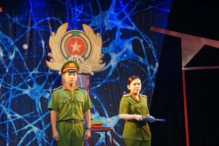 Minh Nhí đóng hai vai trong "Cuộc đoàn tụ cảm xúc" – Hành trình nước mắt và công lý- Ảnh 4.