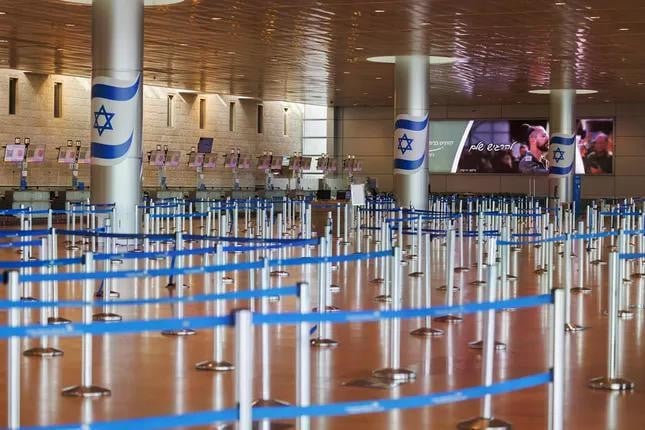 Sân bay quốc tế Ben Gurion ở Tel Aviv không một bóng người sau khi các chuyến bay bị hủy do cuộc không kích của Israel vào các thành phố của Iran. Ảnh: Getty