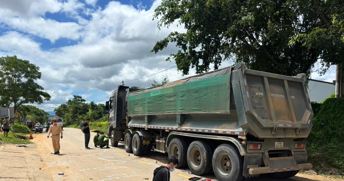 Va chạm với xe đầu kéo, 4 học sinh thương vong
