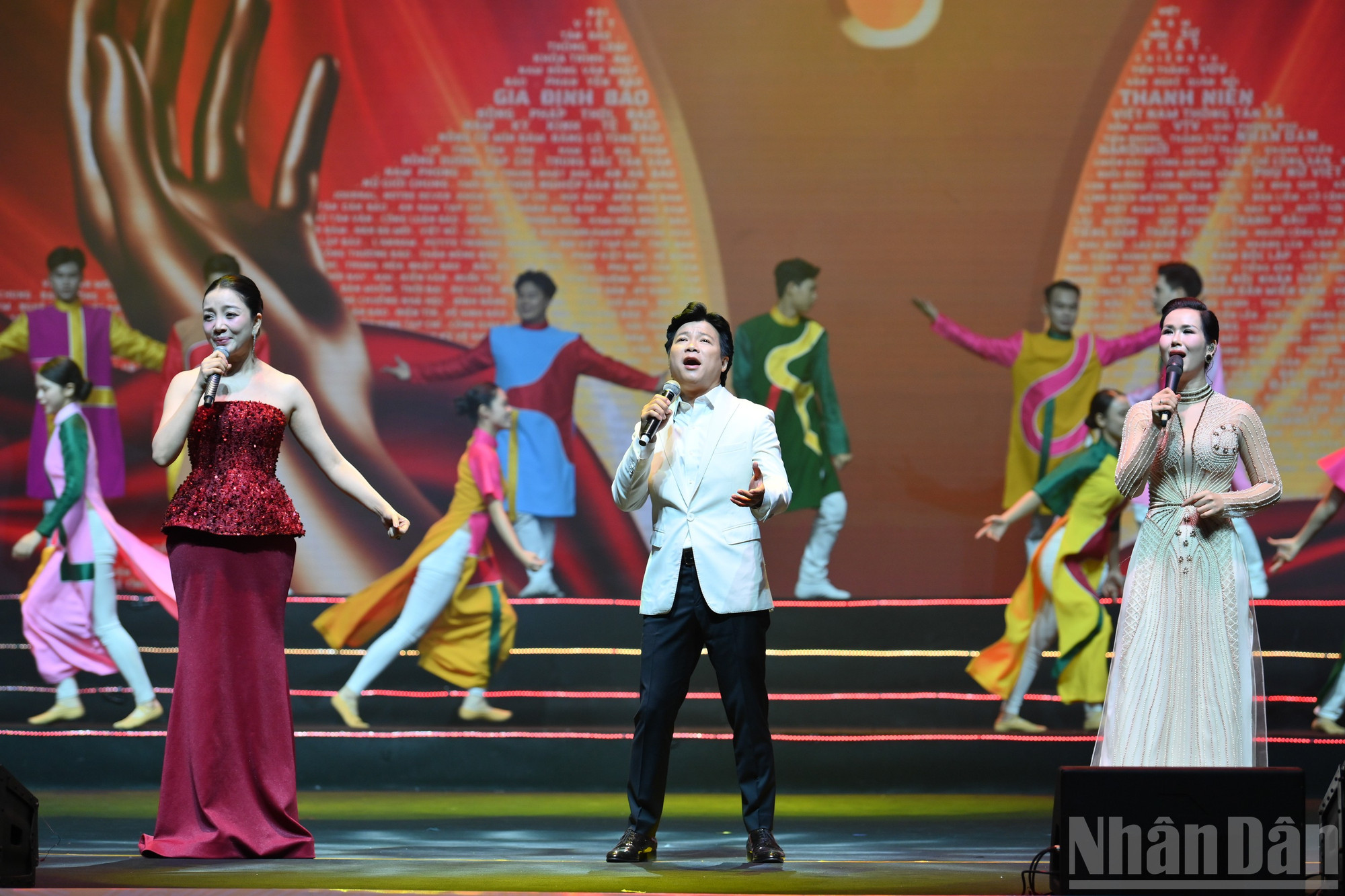 ndo_br_be-mac-hoi-bao-0624.jpg