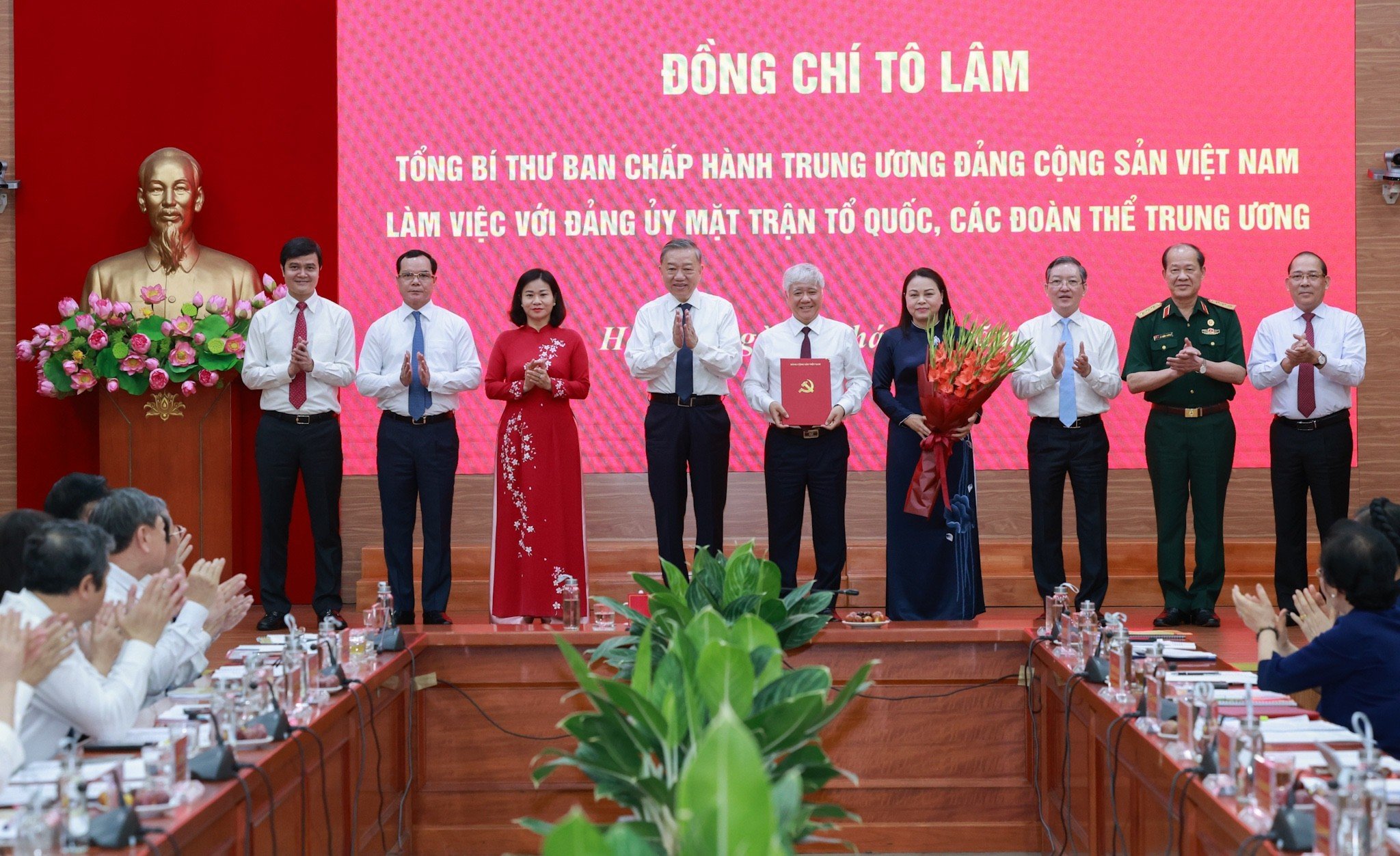 Tổng Bí thư Tô Lâm trao Quyết định thành lập Cơ quan Ủy ban Trung ương MTTQ Việt Nam