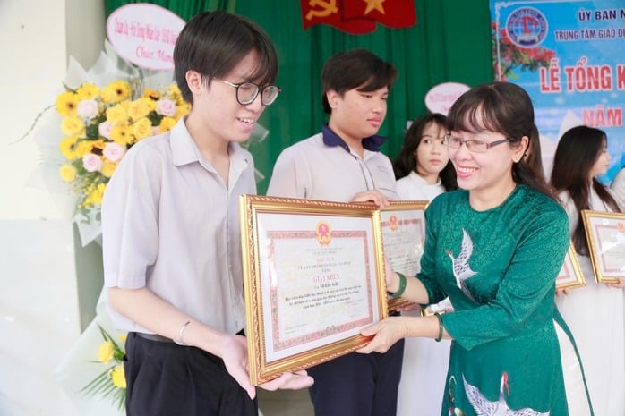 Có điểm thi lớp 10, phụ huynh tìm 