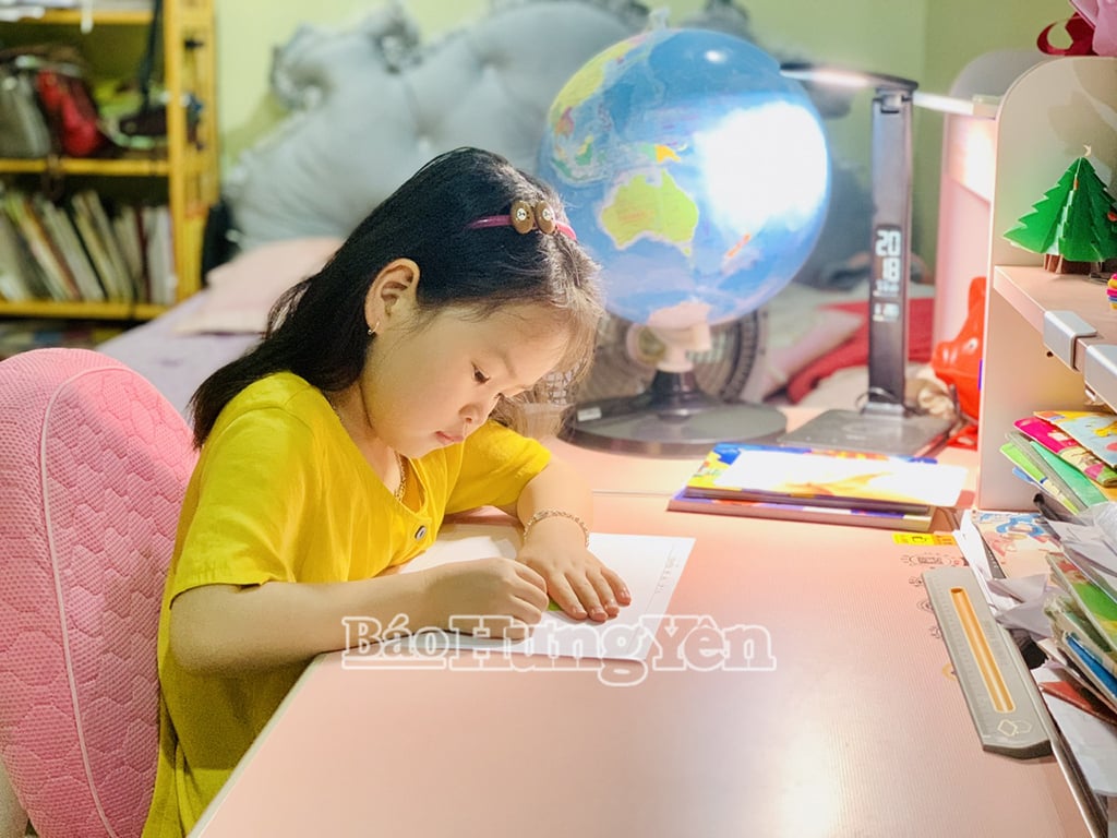 Thay vì tìm các khoá học online không rõ chất lượng, phụ huynh nên khuyến khích trẻ tự học