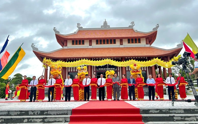 Kiên Giang khánh thành Đền tưởng niệm anh hùng liệt sĩ huyện Hòn Đất- Ảnh 1.