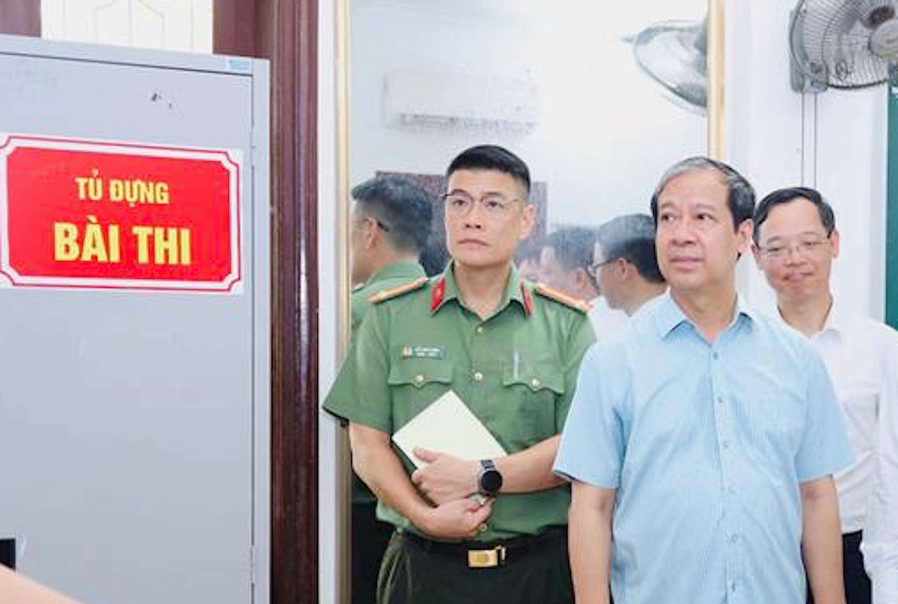 Minister of Education and Training Nguyen Kim Son inspects preparations for the 2025 high school graduation exam.