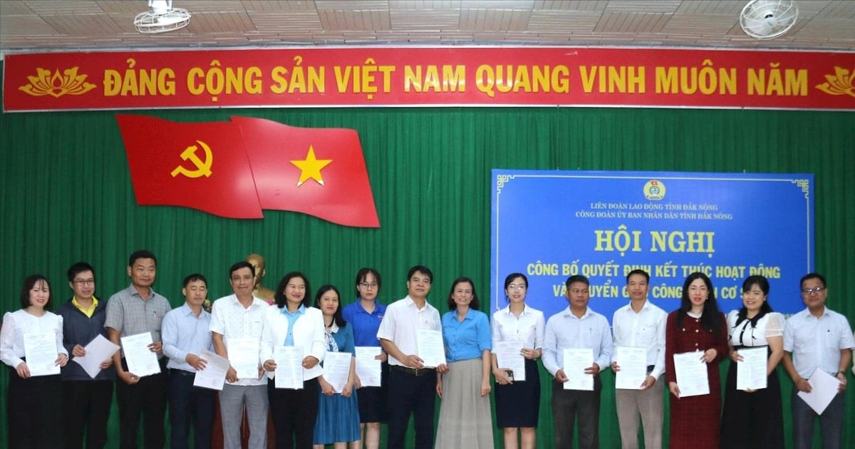 ផ្ទេរ​សហជីព​មូលដ្ឋាន​ចំនួន ២២ ទៅ​សហព័ន្ធ​ការងារ​ខេត្ត Dak Nong
