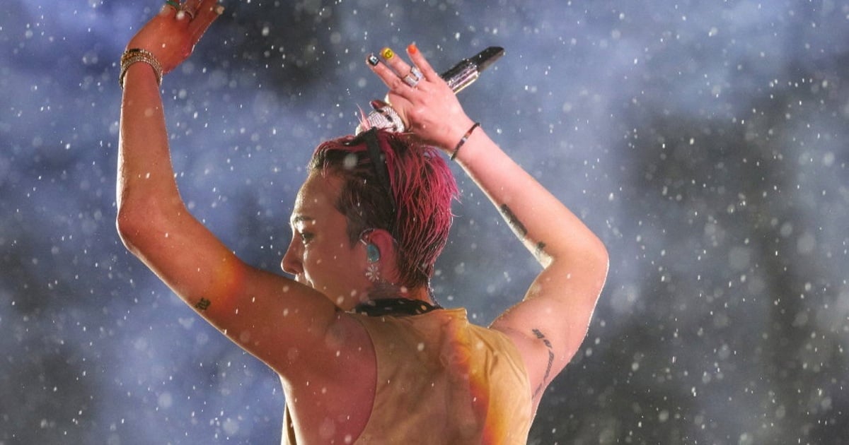 G-Dragon đăng ảnh tắm mưa, cảm ơn khán giả Việt sau đêm diễn "huyền thoại"