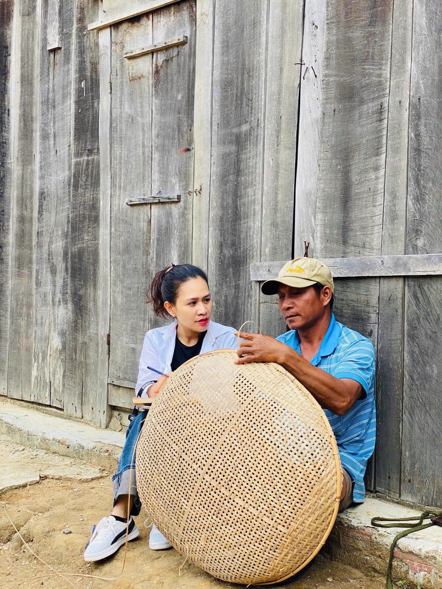chi-thao-tro-chuyen-cung-nhan-vat-trong-chuyen-khao-sat-viet-bai-tai-lang-dak-asel-xa-son-lang-huyen-kbang-anh-nvcc-1.jpg