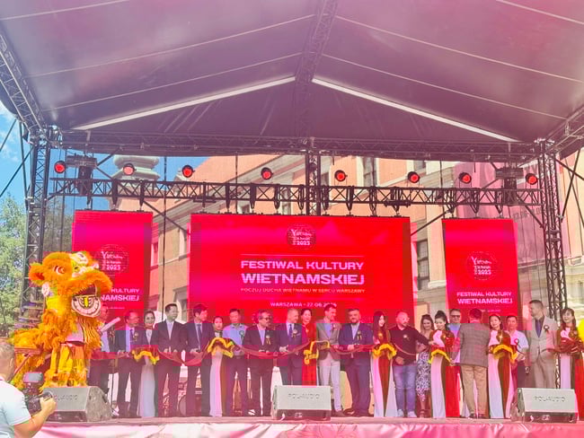 Tưng bừng khai mạc Tuần Văn hóa - Du lịch Việt Nam tại Ba Lan - Ảnh 1.