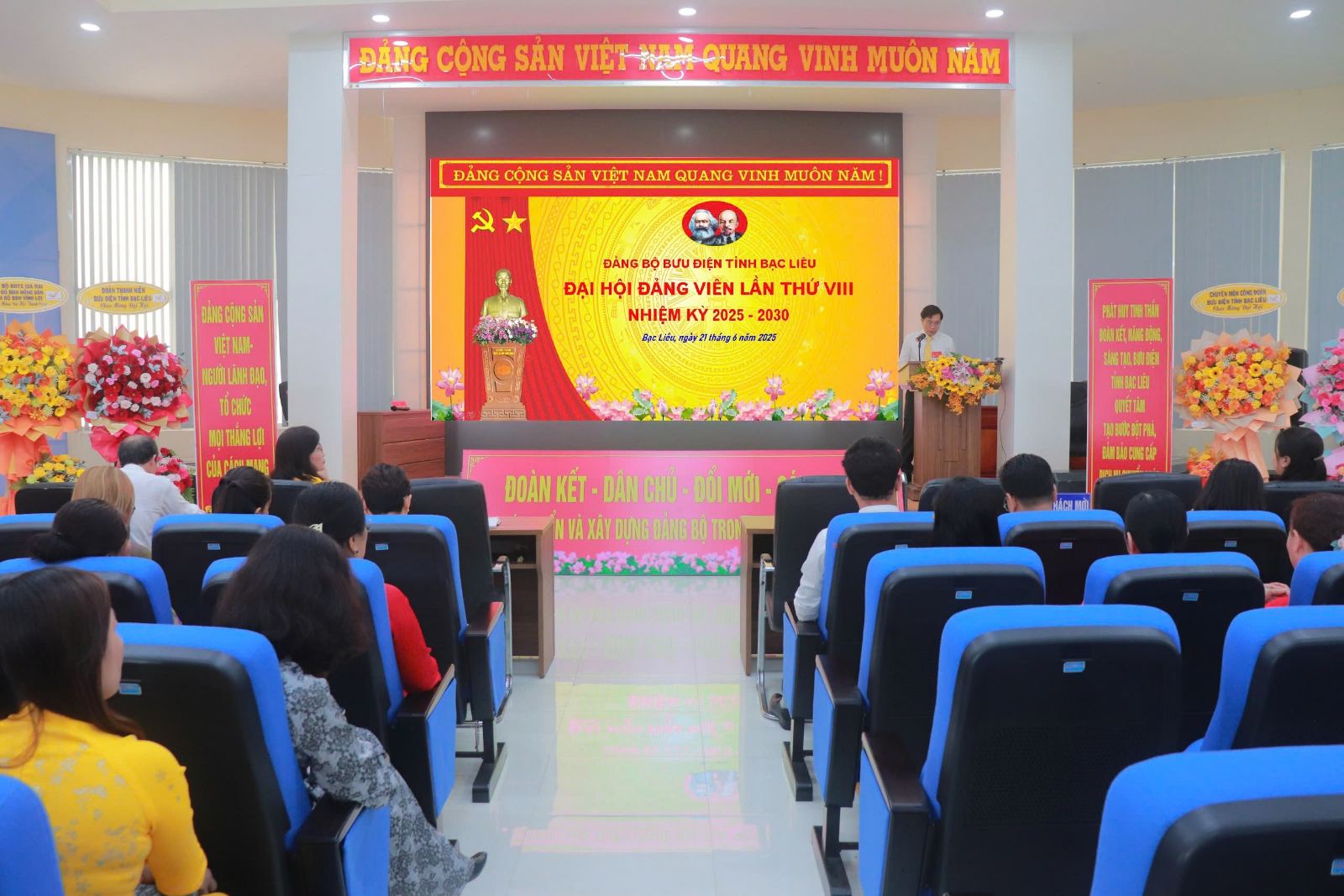 quang-canh-dai-hoi.jpg
