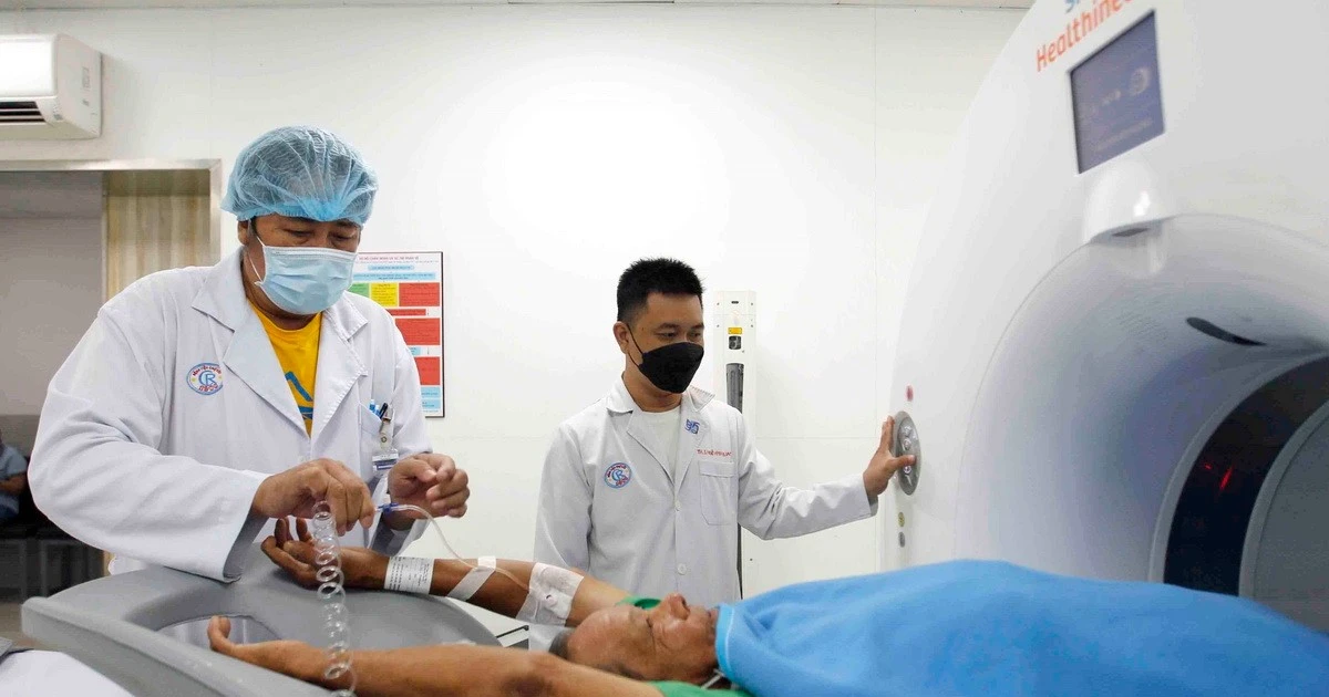 Why did the isotope and radiopharmaceutical production reactor at Cho Ray Hospital stop operating?