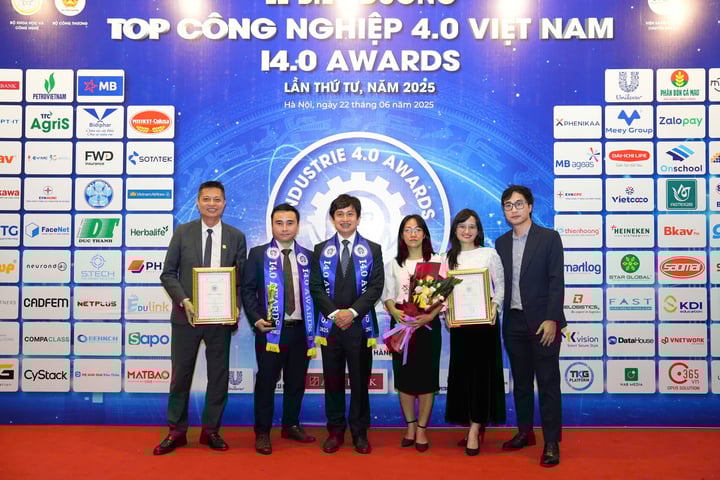 Lãnh đạo Meey Group tại Lễ vinh danh Top Công nghiệp 4.0 Việt Nam – Industrie 4.0 Awards.