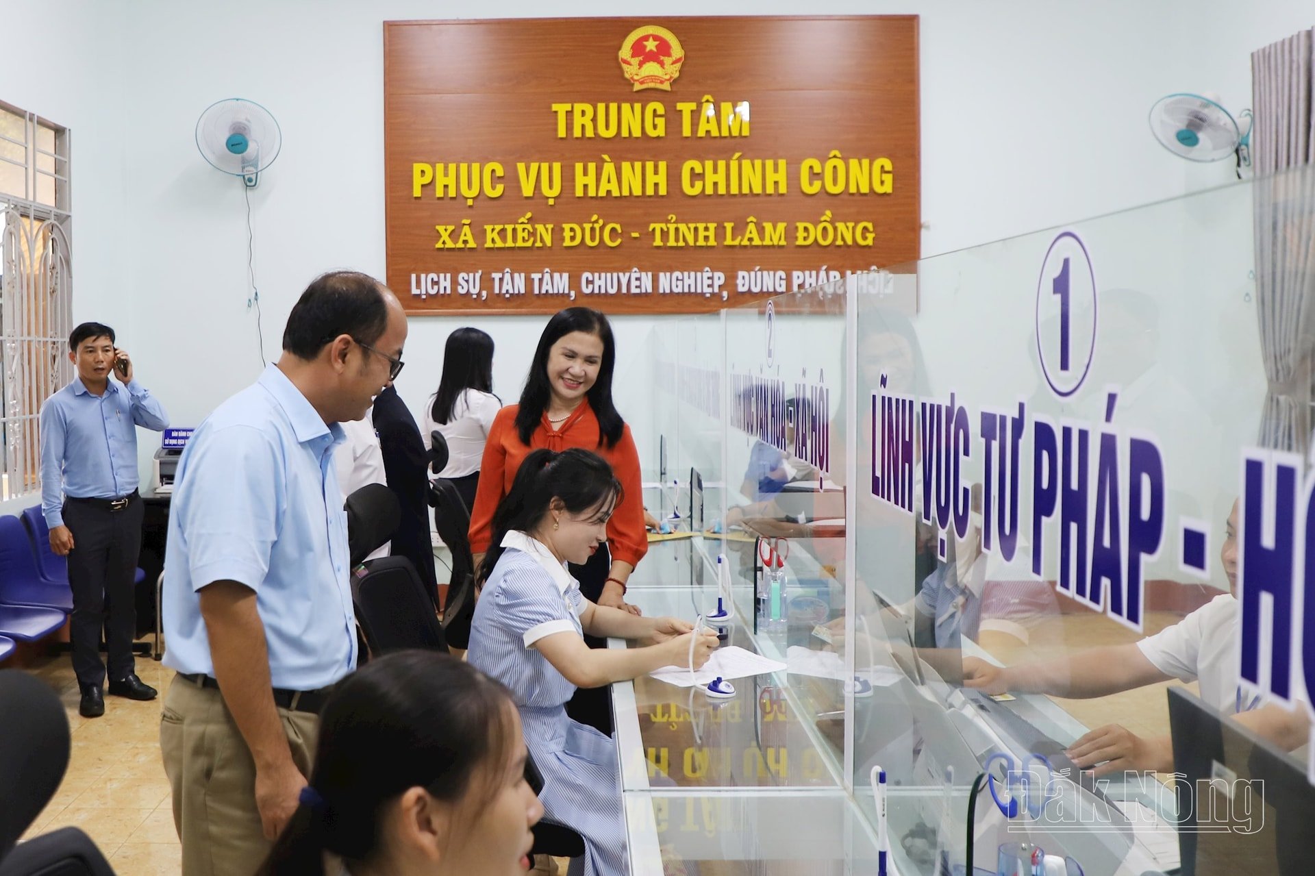Lãnh đạo tỉnh Đắk Nông kiểm tra việc vận hành thử nghiệm Trung tâm Phục vụ Hành chính công xã Kiến Đức