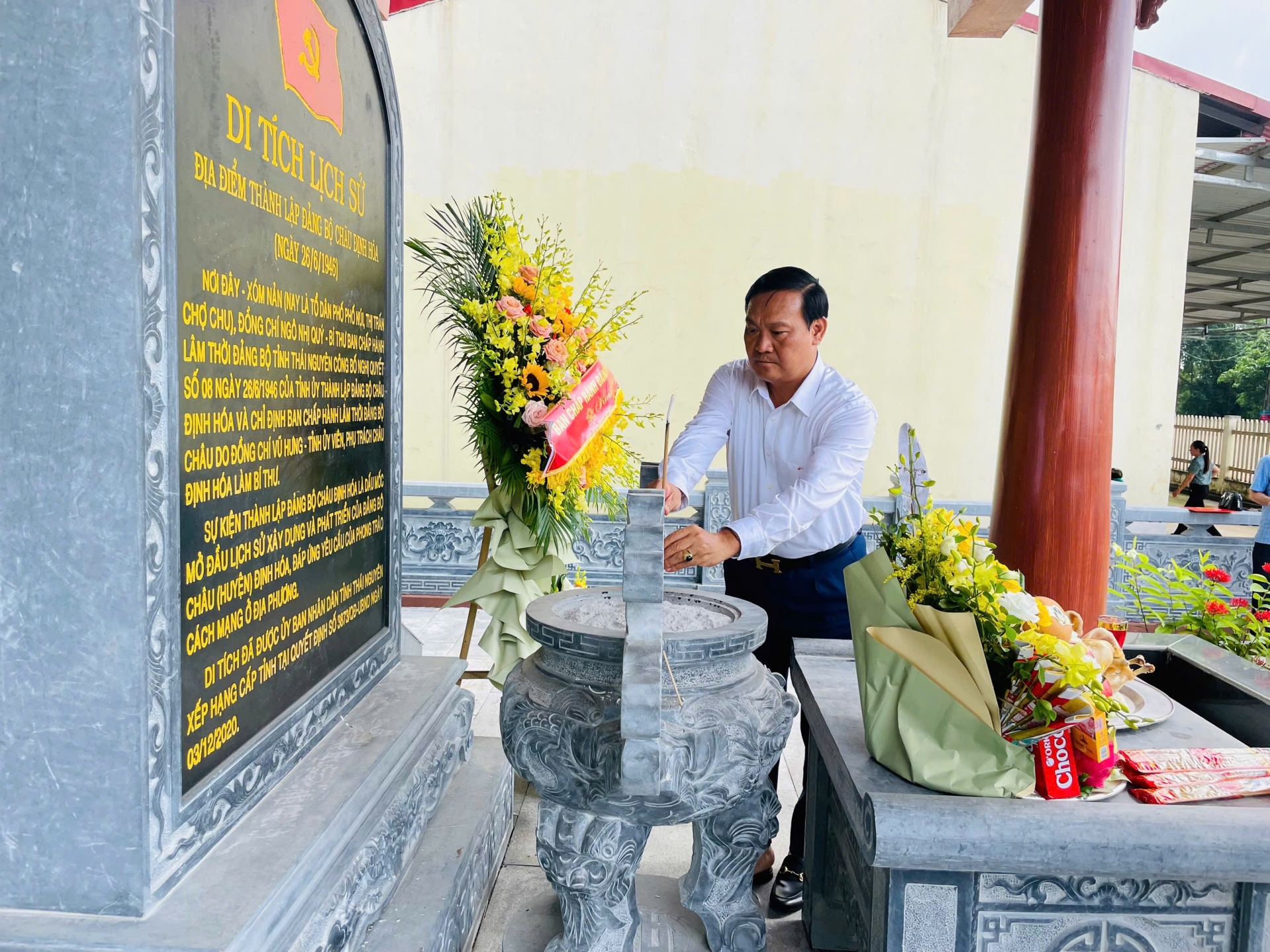 ជាង 2,1 ពាន់លានដុងដើម្បីជួសជុលទីតាំងសារីរិកធាតុនៃការបង្កើតគណៈកម្មាធិការបក្សស្រុក Dinh Hoa