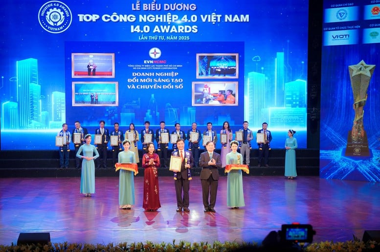 EVNHCMC được vinh danh Top Công nghiệp 4.0 Việt Nam năm 2025- Ảnh 1.