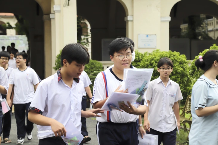 lớp 10 - Ảnh 1.