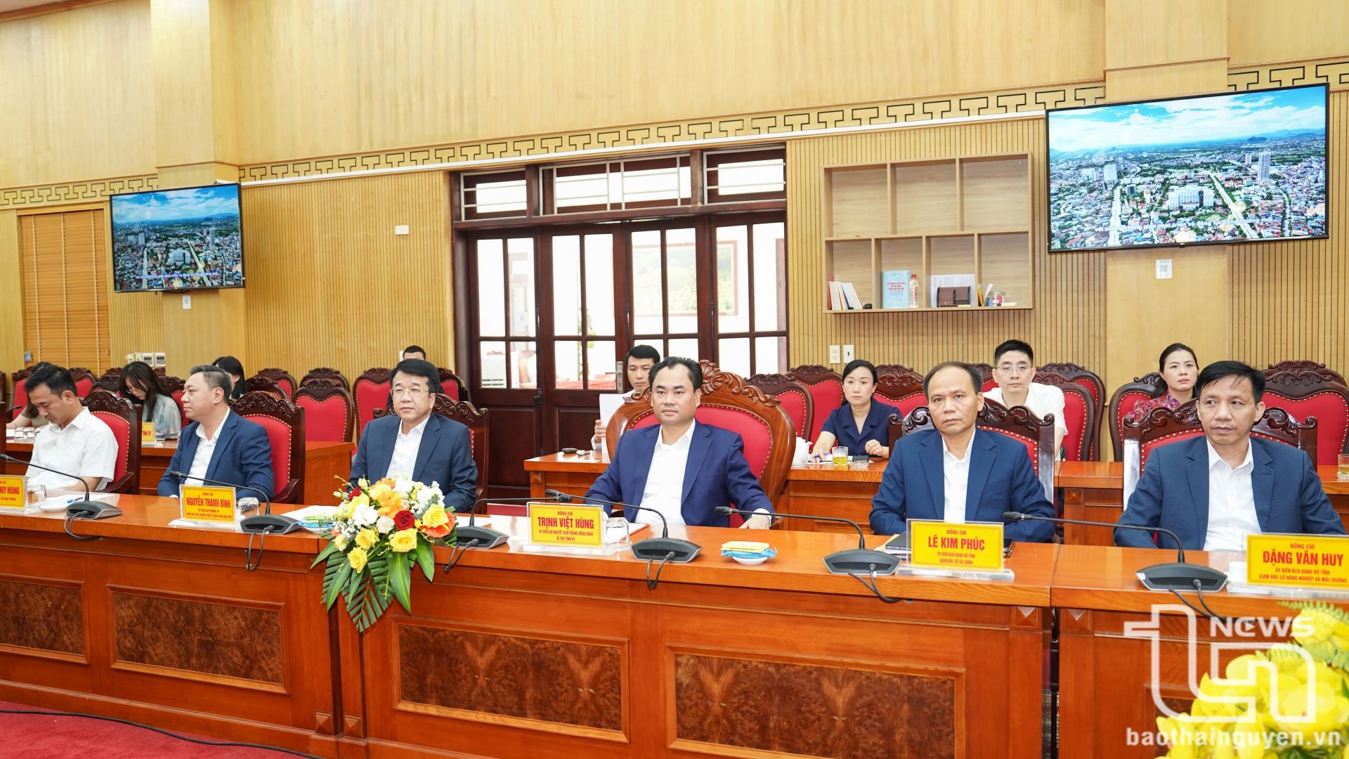 Đồng chí Bí thư Tỉnh ủy Trịnh Việt Hùng và các đồng chí lãnh đạo tỉnh Thái Nguyên dự buổi Lễ.