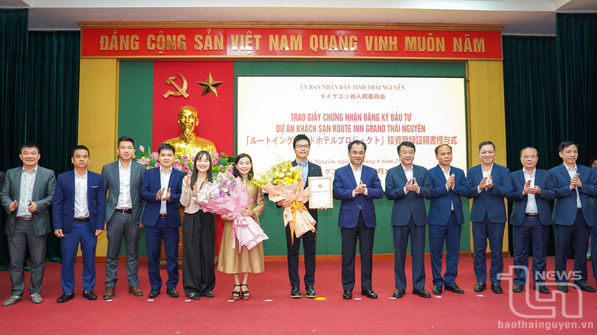 Các đại biểu chúc mừng nhà đầu tư Dự án.