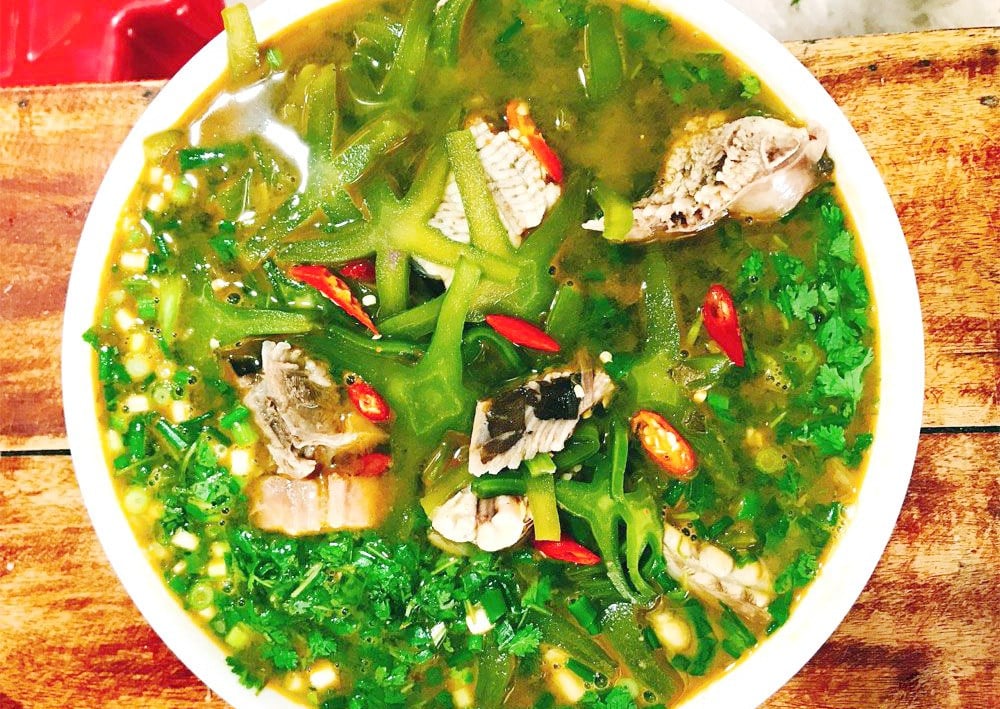 Đến biển Nhật Lệ thưởng thức canh xương rồng cá đuối - ảnh 1