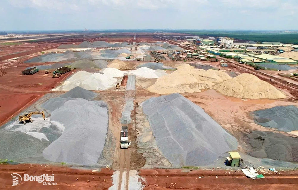 Construction of Runway No. 2, Long Thanh Airport Project Phase 1. Photo: P.Tung