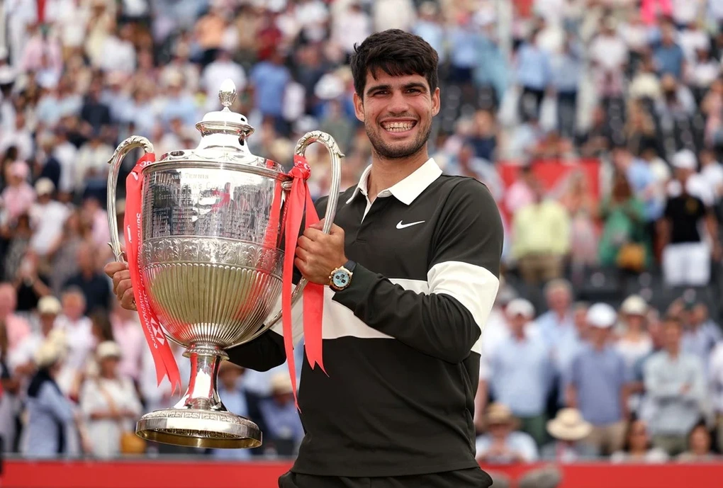 Alcaraz lên ngôi ở Queen’s Club, Bublik vô địch Halle Open - 1